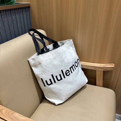 lululemon单肩包，好背爱背，久背不累,负重Ok不溜肩,容量大，旅游和日常，有它就够了，尺寸：长44宽14高38