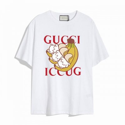 Gucci新款香蕉短袖T恤,设计看起来满满的高街范儿 版型剪裁特别有讲究 上身很洋气显瘦内搭外穿都看高密针织圆领设计 平整简约 亲肤透爽 T恤面料的柔软性舒适性