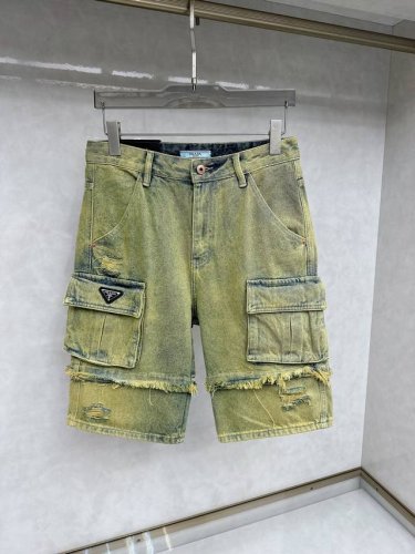 普拉达 2025早春专柜新款牛仔短裤 高品质制作 日常必备的完美之选 简单大气亦时尚有型 定制进口丹宁面料 精工洗水工艺 面料更加舒适柔软亲肤 做工精细工艺精湛
