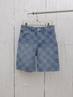 LV* 路易25Ss 春夏新款全新设计牛仔短裤 定制棋盘格纹路牛仔面料，满身现实马赛克像素效果，点缀品牌英文字母提花，刻字白色刻字纽扣，袋口金属小钉子装饰，后腰