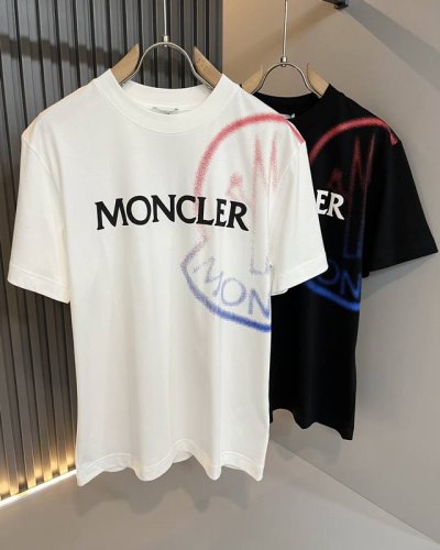 moncler蒙家 2025春夏最新男女同款贸易订单短袖T恤，全品相！！网红款！采用Logo图案印花设计！上身舒适透气，不僵硬，整体有着丰富的立体感，品质出口订