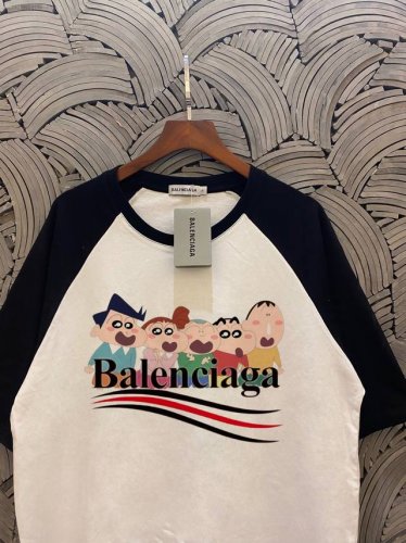 balenciaga巴黎世家 纯棉双纱蜡笔小新春日部防护队高克重直筒印花撞色插肩袖T恤短袖情侣款 Color: 黑拼白 Size: M-Xl M 胸围110 衣