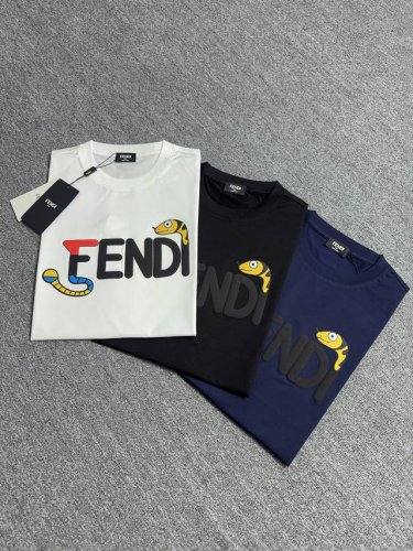 P230 Fendi 夏季新款 采用定制双丝光面料 其面料特点。轻薄 丝滑 透气 耐洗 M~3Xl S 4Xl 可订做 现货！