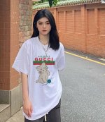 上新！Gucci新款短袖T恤,版型剪裁特别有讲究！上身很洋气显瘦内搭外穿都看 高密针织圆领设计，平整简约！亲肤透爽！T恤面料的柔软性舒适性无可挑剔！男女均可驾驭