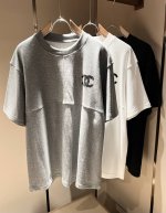 小香情侣款T恤Cha**L 2025春夏新款创意休闲男女同款短袖T恤，秒杀业内的欧美贸易私单，Cha**L家族2025官网主打单品，全新创作Logo图案压绒设计