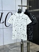 lv。2025春夏系列新品男士时尚经典翻领Polo时尚单品设计，更加时尚舒适，高标准定制，进口高丝光双面棉质珠地面料质感非常细腻，H品牌Logo工艺，细节工艺精