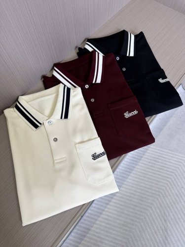 Gucc古家25春夏新品翻领polo 胸口口袋立体字母绣花 下摆开衩设计 原版棉感材质 细腻舒适 颜色 黑色 米白色 酒红色 码数 M-3Xl