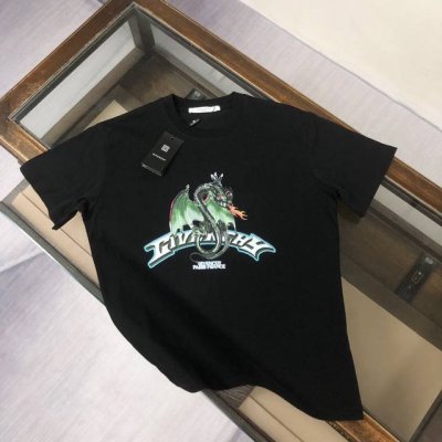 Givenchy 纪梵希 24Ss夏季新款圆领短袖T恤！270克重磅高端纯棉面料，手感质感都极完美！修身裁剪设计干净利落！时尚又好看！走线做工非常精致！版型效果