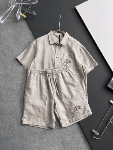 lv麻料套装*25春夏新品 极简运动中东麻料特制，穿上新颖时髦面料舒服透气，穿着非常舒适 低调不失奢华 穿出去非常有档次。裁剪亦无需多言 上身精致跃然 真正殿堂