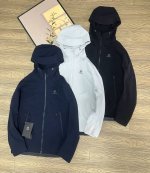 凯乐石M8 连帽软壳外套 最新男女同款 用途:徒步 山地生活 材质:54%锦纶36%聚酯纤维10%氨纶版型:合体版 功能特点: 专为徒步及山地生活设计，兼具防风