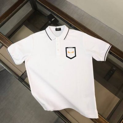 fendi 芬迪 2025春夏最新 官网最新款男士短袖翻领polo衫 高端定制进口丝光珠地棉面料 穿着舒适 丝滑透气 胸前品牌标志 百搭商务休 闲款 让您时尚休