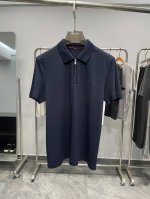 lss夏季出品新款男士高端商务休闲拉链翻领短袖！都市高端品质纯色系列，简洁时尚百搭休闲风格，后衣领唯美感十足的刺绣Lp家Logo标识！胸前精致高温压纹Lp字母L