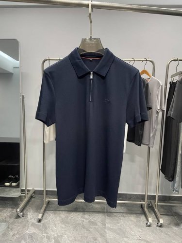 lss夏季出品新款男士高端商务休闲拉链翻领短袖！都市高端品质纯色系列，简洁时尚百搭休闲风格，后衣领唯美感十足的刺绣Lp家Logo标识！胸前精致高温压纹Lp字母L