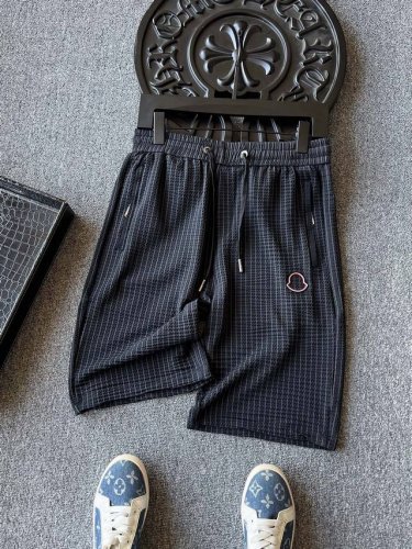专柜顶级原单！ 人气爆款！Moncler 蒙口专柜新品冰氧鱼骨纹短裤！恒隆在售万元级，款号：3627 蒙口家今年最新研发冰氧锦棉鱼骨纹面料！拿到手摸起来极致细腻