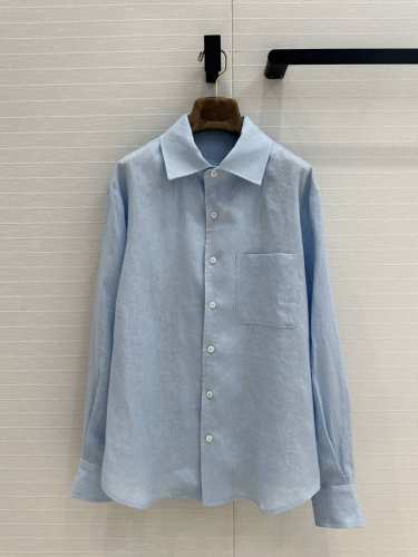 独家首发清透的天蓝色！高端品质25Ss早春新品！Lp老钱风亚麻衬衫，今年亚麻的热度越来越受欢迎！采用100%进口亚麻，上身清爽透气又舒适，演绎慵懒随性的高级单品