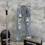 oc-435 Amiri高街蓝色泼墨烫钻牛仔裤长裤Amiri高街蓝色泼墨破洞紧身弹力牛仔裤长裤Amiri烫钻Amiri音译为埃米尔，是创始人的名字，Amiri的