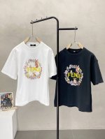Fendi芬迪独家专供新款原单男士休闲春夏短袖 高端定制 高端版本 时尚百搭爆款进口面料 手感超柔软细腻 穿着亲肤舒适 高端精品 代工厂p精细做工 上身非常赞
