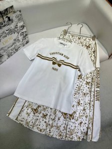dior 25Ss新款短袖上衣半身裙套装 蝴蝶印花面料 做工精细 单色三码 Sml