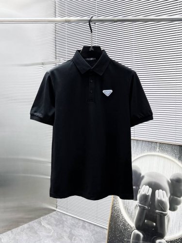 普拉达 Prada 2025Ss夏季新款 翻领短袖T恤 Polo衫，高端版本！专柜定制面料 透气舒适度高，细节无可挑剔，品牌元素设计理念，体现高品质。手感细腻柔