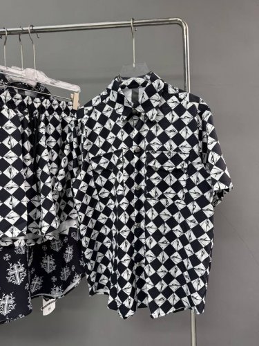 上衣 短裤80 款号：2003-高端品质Choice Hearts冰丝棉沙滩满印眼睛短袖衬衫短裤套装！ 颜色：黑白 尺码：S-Xl