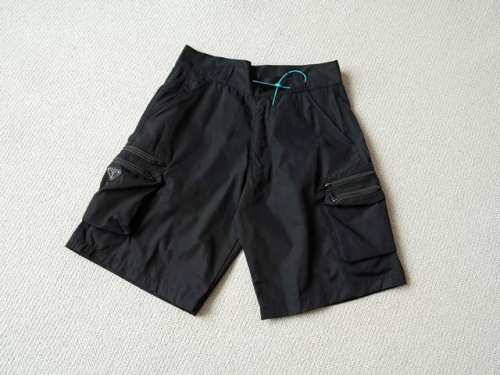 顶级机能短裤prada 普拉达 25Ss 三角标多口袋机能工装短裤 颜色：黑色 尺码：S M L Xl 尺寸推荐：S码推荐100-130斤，M码推荐130-16