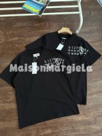 maison Margiela马吉拉新款草写字母拼接短袖T恤 重磅精梳280G纯棉双纱面料！亲肤舒适，透气排汗！过肩印花工艺！设计感拉满！ 螺纹定织定染通肩拉条