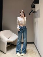 上新 Loew* 罗意威 25Ss新款重工水洗牛仔阔腿裤 绝了，这条“神裤”是来报恩的！！！ 裤型好看的版型才是关键~~~ 小宽松直筒裤型，藏肉显腿瘦直修饰腿部
