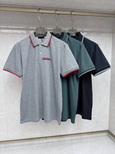 普拉达 25新品 来自意大利知名的奢侈品牌。其独特天赋在于对新创意的不懈追求，不仅能够预测时尚趋势,更能够引领时尚潮流，它所体现的价值一直被视为日常生活中的非凡