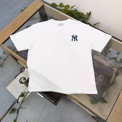 款号：Yy910 高版本 2025新款Mlb洋基队Ny刺绣小标Logo大图案印花休闲情侣短袖T恤，选用了260克双纱爽滑棉面料制作而成。精细的做工和清晰的纹路让