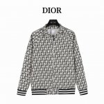 dior 迪奥 满印提花侧边织带套装外套 米杏色 灵感源自八十年代复古，客供定制的480克提花材质，摸着面料质感肉实，肌里感清晰可见，有净重感，全身极致简约设计