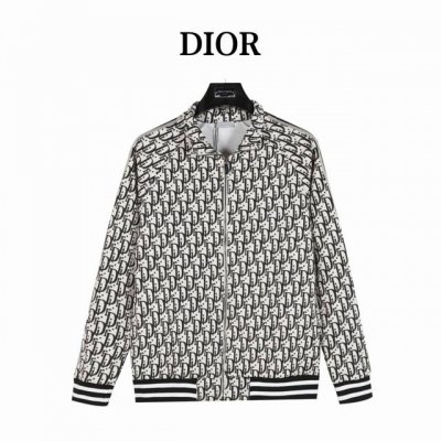 dior 迪奥 满印提花侧边织带套装外套 米杏色 灵感源自八十年代复古，客供定制的480克提花材质，摸着面料质感肉实，肌里感清晰可见，有净重感，全身极致简约设计