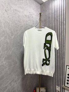 Dior迪奥 提花圆领休闲毛衣短袖T恤 可轻松融入休闲或正式造型 成就换季时节的经典佳选 男女同款 码数：Xs S M L 颜色：黑色 白色 卡色