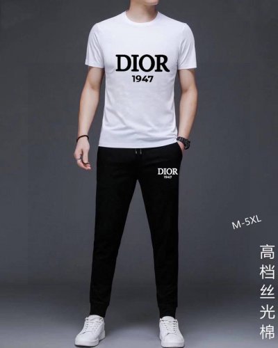 直 Dior迪奥 胖子福音 2025官网同款.世界知名奢侈品牌.夏季男士 双丝光 高品质货套装 采用进口原单面料 ，当季时尚潮流款，百搭爆款。简洁大方，精密的车