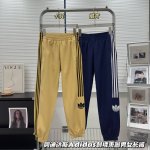 新款上新 Adidas 阿迪柜子最新款春季男女休闲长裤卫裤！刺绣Logo。潮范儿十足强调一下高版本，拿到手特别惊喜，手感面料无话可说，版型设计大方经典，可以说上