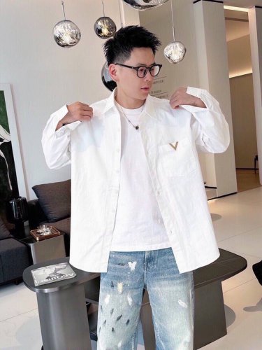 Vtaenlitn高定款 华伦天奴 新款衬衫 打造时装艺术感 立体剪裁修身版型 上身效果很帅气 微彰显品位 整体细节可以对比 效果非常有型 单穿内搭都个性出众