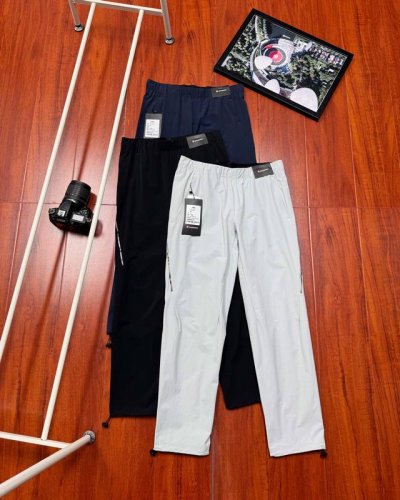 原单品质 Lululemon 露露速干功能性休闲裤 主推款！男士专属，日常通勤搭配首选，三色都是简约百搭颜色，男士夏季速干功能性休闲裤，裤型极其出色，可调节裤脚