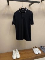 emporio Armani 阿玛尼 2025 夏季新款男士翻领Polo衫，解锁意式优雅。领口设计是整件短袖的点睛之笔，简约线条勾勒出利落造型，标志性品牌Log