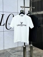 Lv 2025春夏新款首发专柜最新款短袖圆领T恤 高端订制 设计前卫时尚 品牌Logo重工艺设计 高端定制丝光云朵棉面料.手感柔软.穿着舒适.C专柜级别精致车线