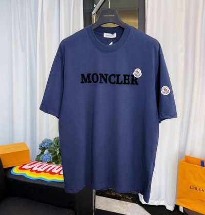 款号：D294 Moncler 蒙口25最新植绒字母图案双徽标圆领短袖 芯片版本 1秒弹窗进官网 Size ：Smlxl