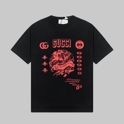 Gucci 古驰25Ss春夏新款涂鸦短袖T恤，Gucci图案设计 定制240克同缸染面料 手感非常舒服 春夏最新砖柜同步 Os落肩版型 时尚又个性 超级百搭好看