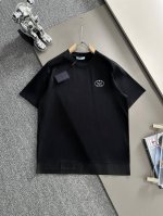 prada 普拉达 2025新款 下摆拼接 后背植绒字母Logo 男女同款 短袖T恤 定制260克100％双纱纯棉面料 进口田岛机刺绣工艺 定染32支双股螺纹