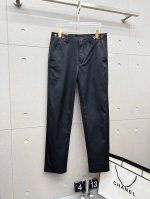 L V 新款来袭2025春夏新款新品 专柜有售 实体店极品休闲裤专柜原版1:1好货，适合各个年龄段。市场最高版本的欧洲进口面料。舒适柔软亲肤，上身效果超级棒时尚
