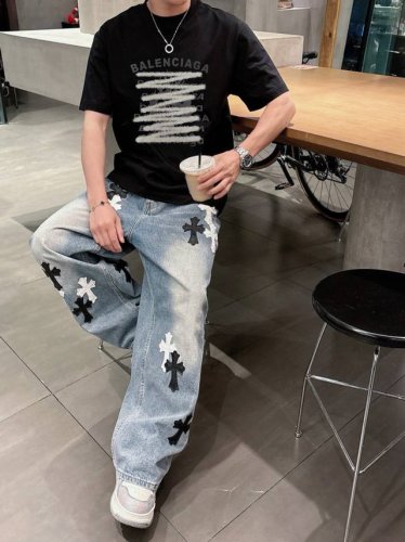 balenciaga巴黎世家 50Ss新款经典印花短袖，明星穿搭款，采用双纱纯棉280G，印花工艺，面料颜色定制定染，不缩水不退色。手感舒服，质感超强潮男潮女必