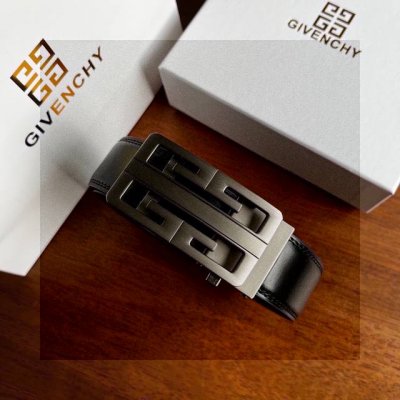 p90。爆款 吃土必入的高级皮带 纪梵希/Givenchy男士自动按扣皮带 今年专柜最新款 老铁们 就问你们帅不帅哈 经典的格子设计 辨识度太高了 绝对是身份地