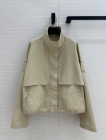 原单品质 Ic*25新品 棉丝斜纹立领风衣夹克，宽松版型下摆抽绳可调节，袖子可挽扣设计利落舒适，经典不挑人版型上身巨显瘦！休闲时髦的长期主义单品！做工细节自己看
