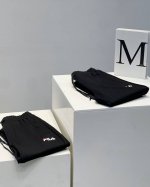 上上新 P120 锦棉罗马面料 Fila2025年官网春夏季新款男士休闲运动长裤！原厂特供380克锦棉罗马面料，手感柔软顺滑，透气吸汗，上身超级舒服，裤子Log