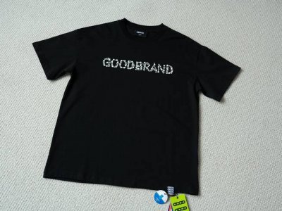 原厂品质 定制高级珠片Logo# Good Brand 珍珠贴片字母Logo 宽松 圆领短袖T恤 男女款 颜色：黑色 尺码： 1 2 3 4 尺码表 1码 衣长