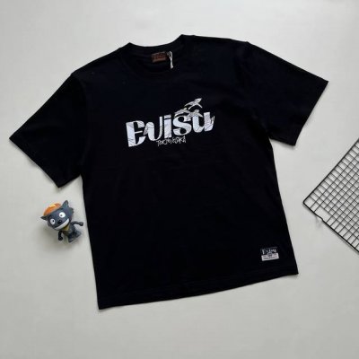 Evisu福神25Ss夏季新款胸前Evisu字母印花短袖T恤！ 采用40支240克双纱纯棉面料，手感细腻不起球不掉色。透气不闷热，柔软亲肤，品质保证。 胸前经典