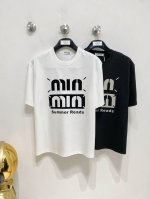 miu Miu缪缪 2025Ss春夏最新款短袖T恤出货啦！！ 2025新款T恤 高版本专用面料 高克重 260G 纯棉面料 上身舒适不失挺阔 针脚刺绣工艺、数字