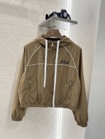miumi*2025新品上架 连帽外套短裤套装 定制Yb进口环保再生材质 质感高级 立体有型 连帽抽绳拉链外套短裤套装 常青款抽绳和拉链设计 插肩织带尽显时髦格